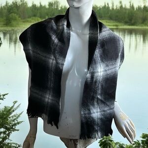 ❄️ 50% off winter Cashmillion black white plaid fringe flannel rectangle scarf